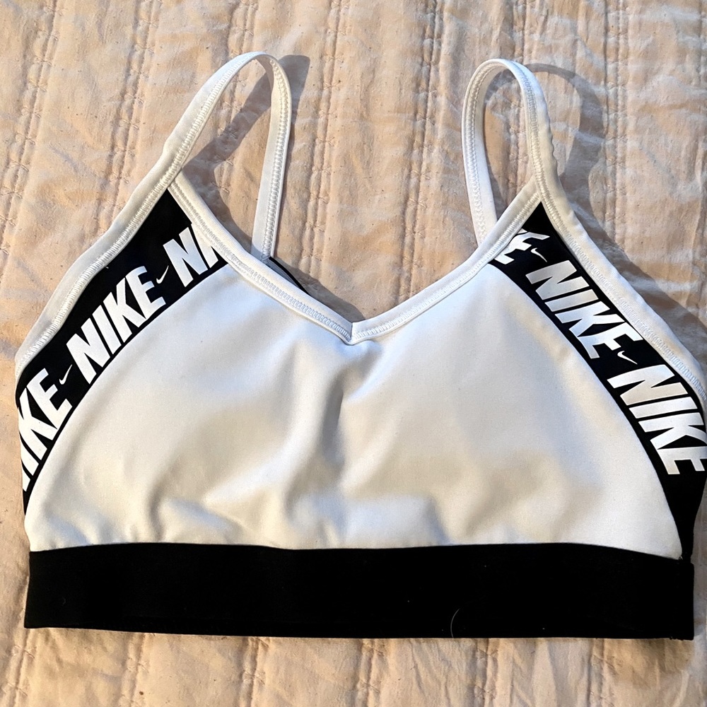 Nike Sportsbra 🤍🖤